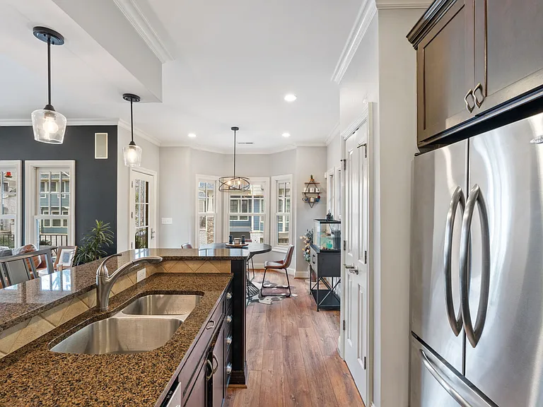160 Park Pointe Cir #NA — Photo 16