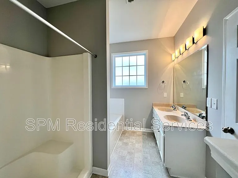 438 Riviera Dr — Photo 10