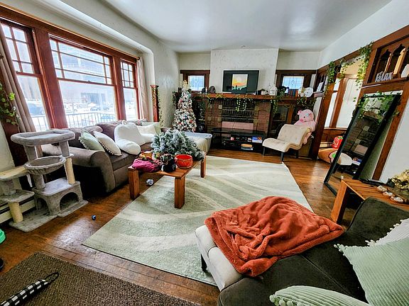 2nd image of 1919 E Kenwood Blvd