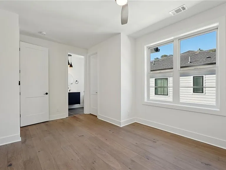 120 Thome Dr — Photo 53