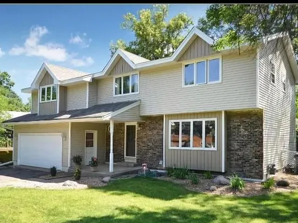 2904 Silver Lake Ct NE, Minneapolis, MN 55421