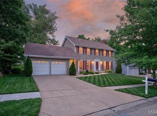 15489 Long Castle Forest Ct, Chesterfield, MO 63017