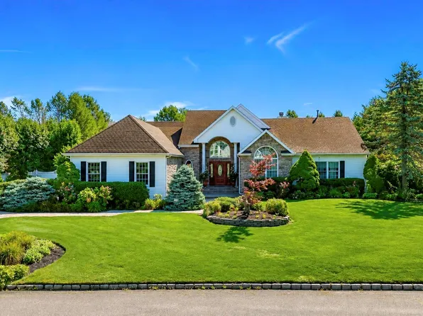 55 Casey Lane, Mount Sinai, NY 11766