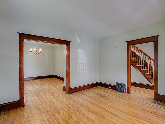 4th image of 2534 Franklin Ave