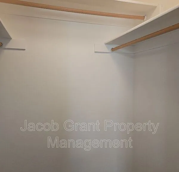 2825 N Sunlight Dr — Photo 9