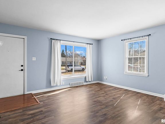 4th image of 2321 S Pasfield St