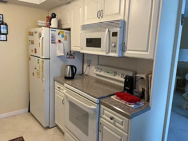 4042 Exeter #C — Photo 6