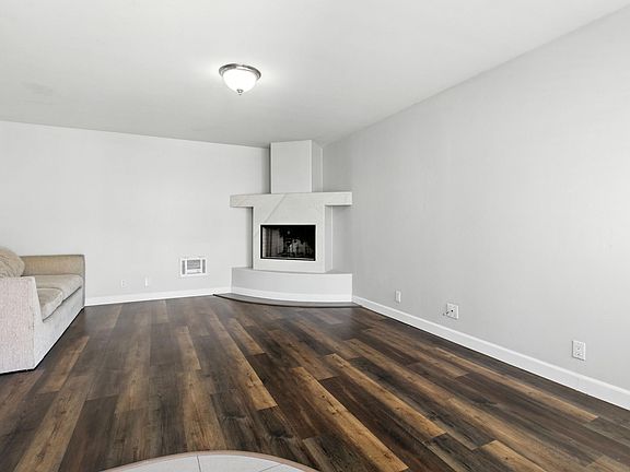 4th image of 2123 Garnet Ave APT 3