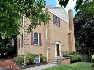 4810 Carriagepark Rd, Fairfax, VA 22032