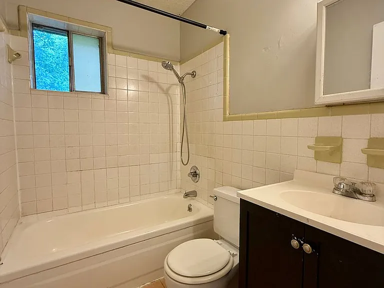 203 N Rogers St — Photo 5