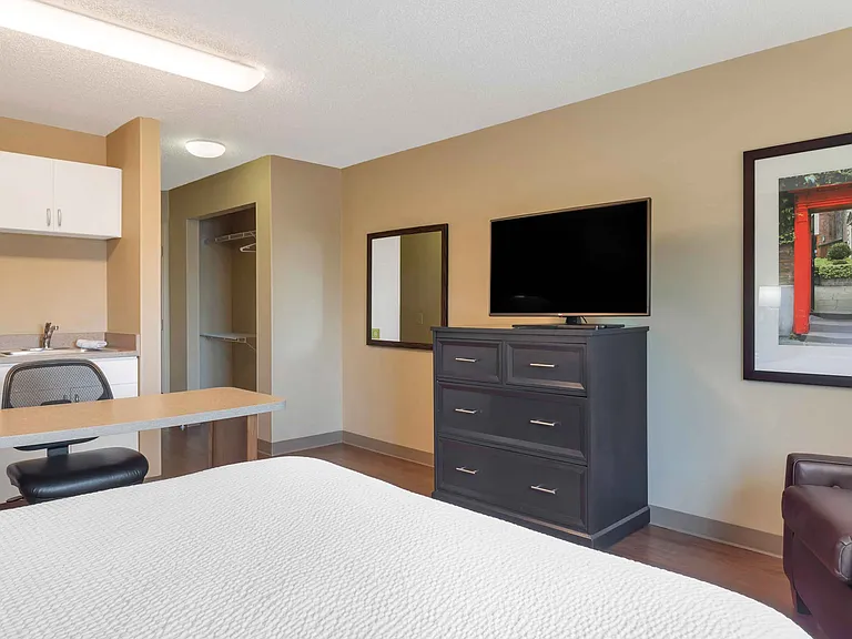 Studio Suite - 1 Queen Bed