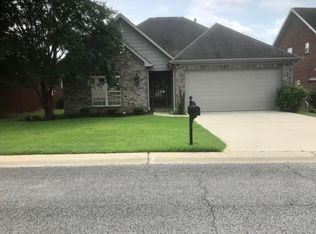 711 Greenbriar Dr, Northport, AL 35473