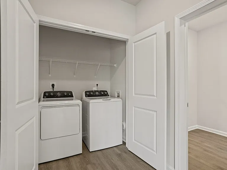 The Grande at Geyser Falls Luxury Apartments — Photo 37