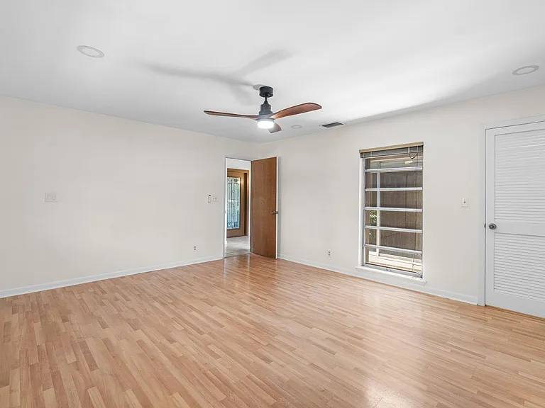 1051 SW 21st St — Photo 30