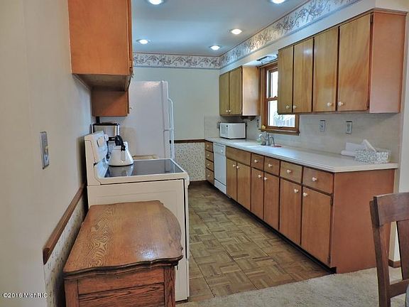 4th image of 807 Cypress St