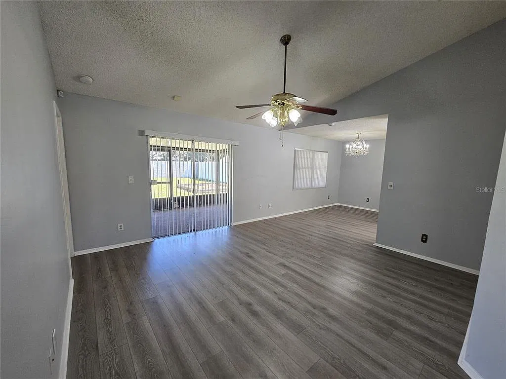 3 bed, 2.0 bath, 1184 sqft, $2,175 — Photo 2