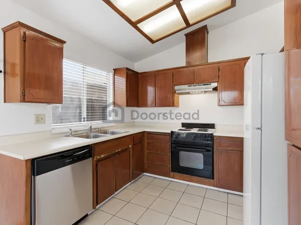 225 Hawthorne Dr, Tracy, CA 95376