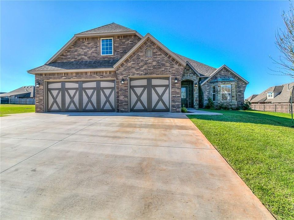 1st image of 2316 W Mickey Dr