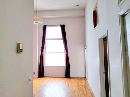 4th image of 28 E 14th St Ph A