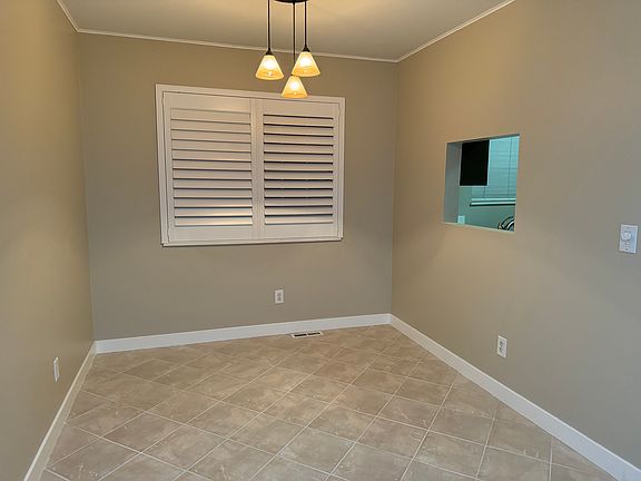 Dining room.