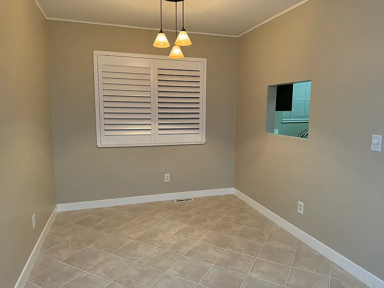Dining room.