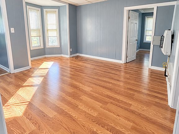5th image of 181 Derby Ave APT 2