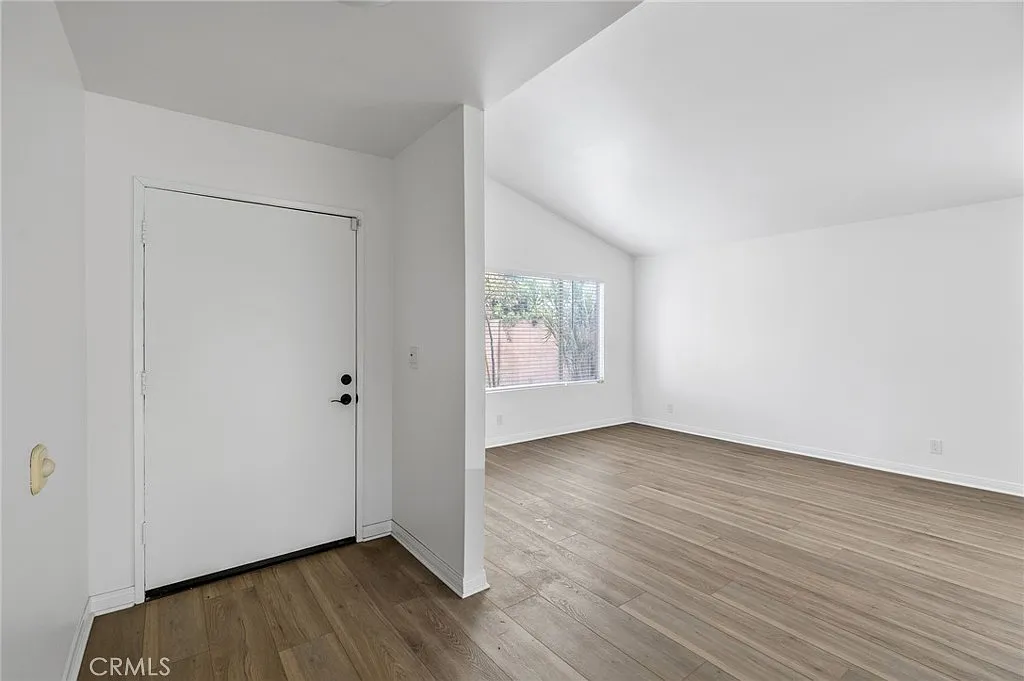 3 bed, 1322 sqft, $4,200 — Photo 3