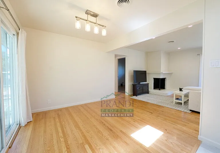 2061 Carolyn Way — Photo 6