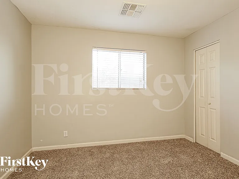 8802 N 35th Dr — Photo 12