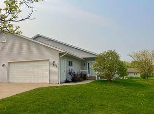 855 Cleveland Ave SW, Hutchinson, MN 55350
