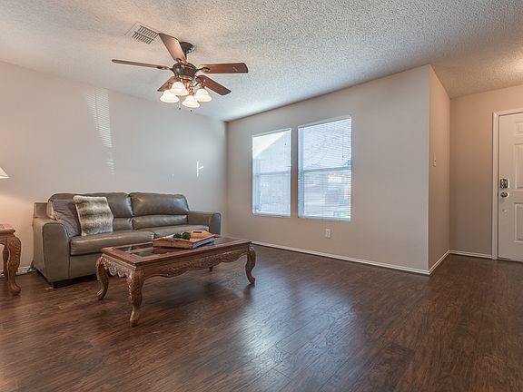 4th image of 2528 Shady Grove Ln