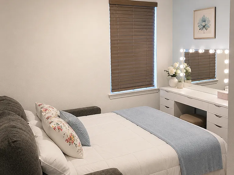 office or guest room 2 ample space for office or bedroom.