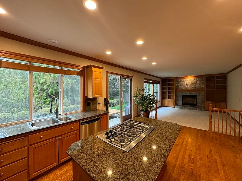 3 bed, 2.5 bath, 3063 sqft, $4,500 — Photo 2