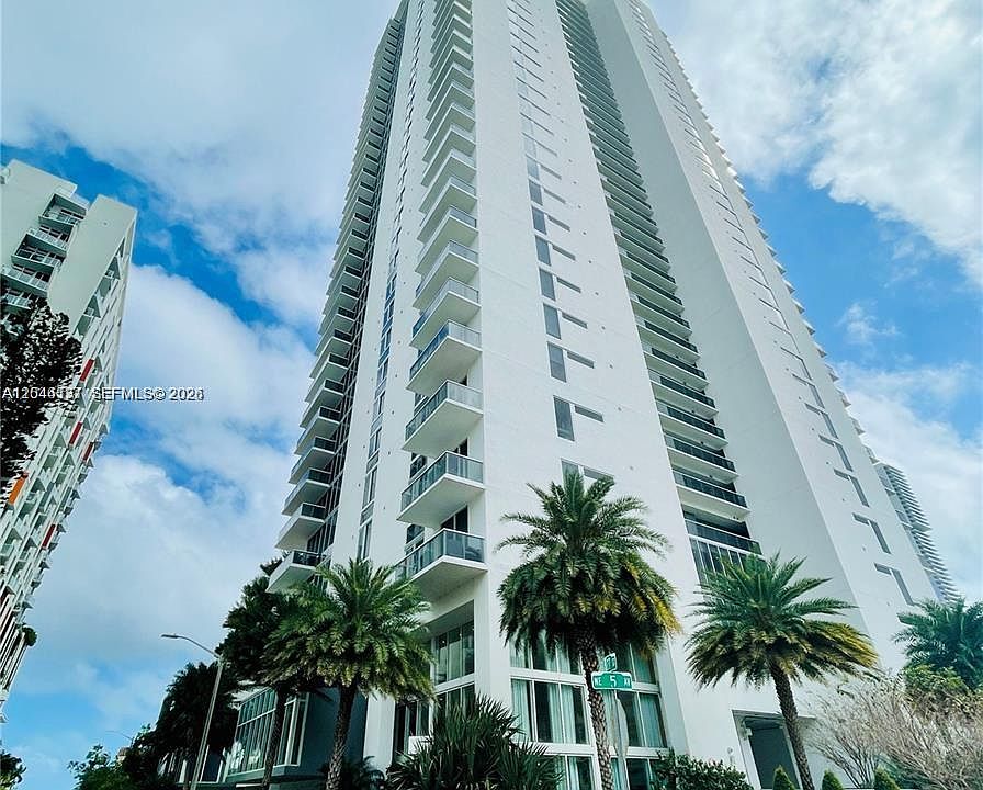 1st image of 600 NE 27th St APT 802