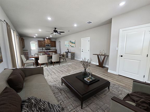 4th image of 2685 Thompson Rd