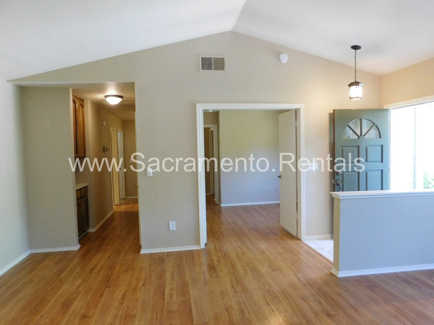 Charming Fair Oaks 3bd/2ba Home near Fair Oaks & San Juan Ave — Photo 3