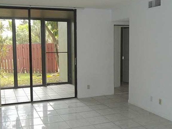 3rd image of 211 Lake Pointe Dr APT 111