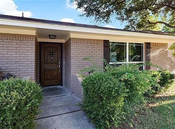 3rd image of 1910 Cornell Dr