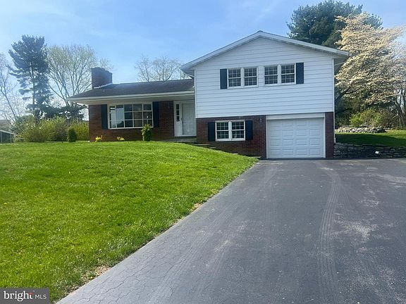 2nd image of 19119 Woodhaven Dr