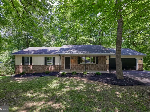 5671 Lincoln Hills Dr, Gap, PA 17527