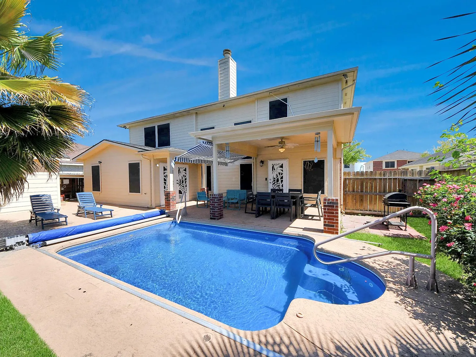8 bed, 3.5 bath, 4062 sqft, $7,500 — Photo 1