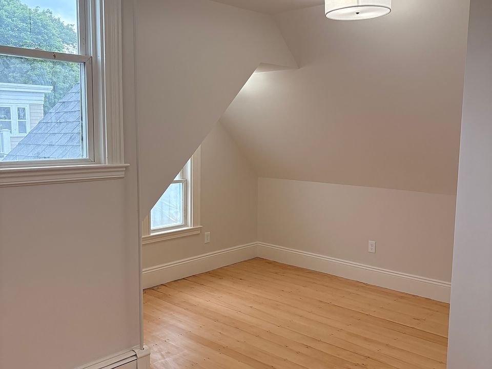 1st image of 14 Adelaide St Floor 2