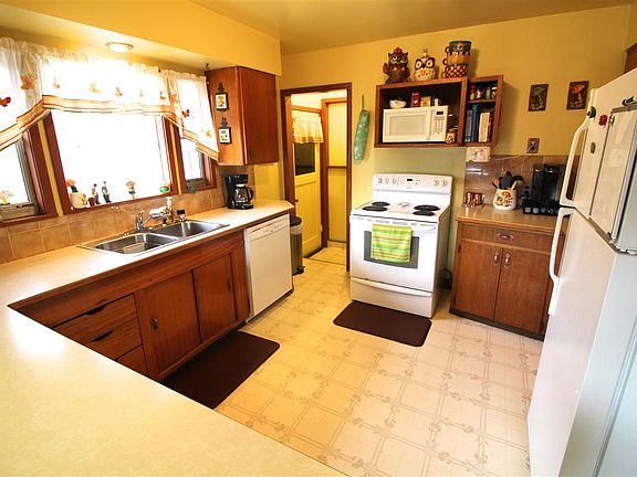 5th image of 2529 E Marshall Ave