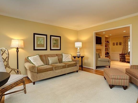 5th image of 210 Heirloom Ct