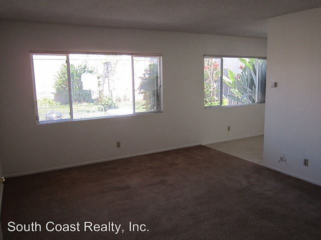 1st image of 17 Broadmoor Plz APT 3