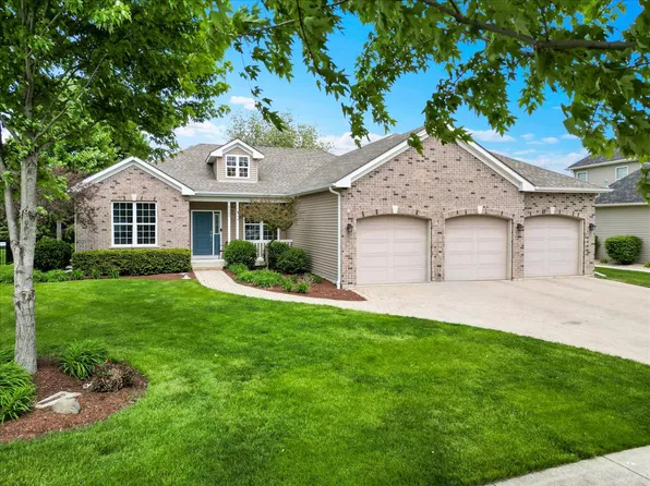 1131 Clearwater Dr, Yorkville, IL 60560
