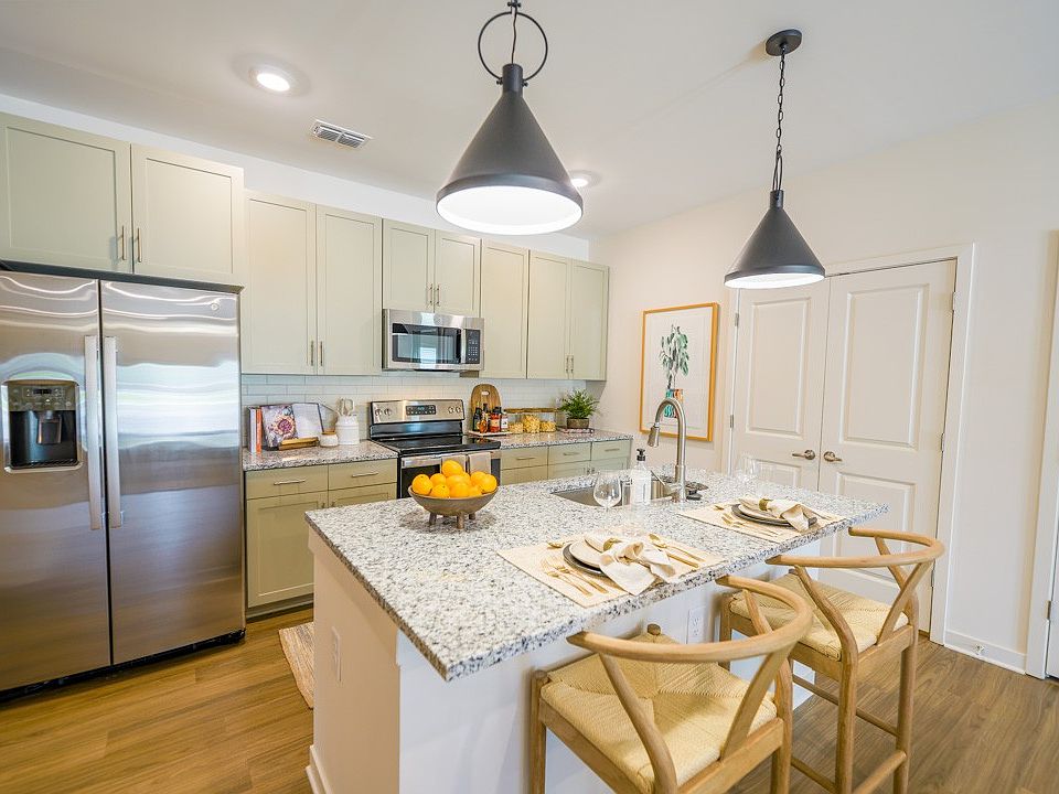 2x2 model unit kitchen/appliances