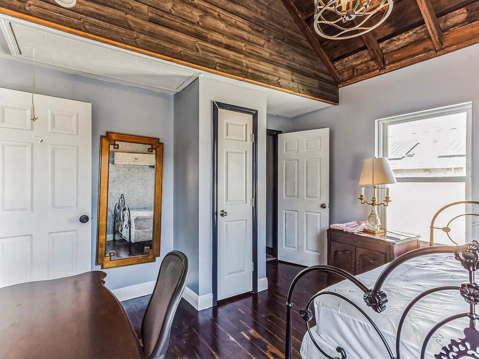 4 bed, 4.0 bath, 2800 sqft, $949 — Photo 2
