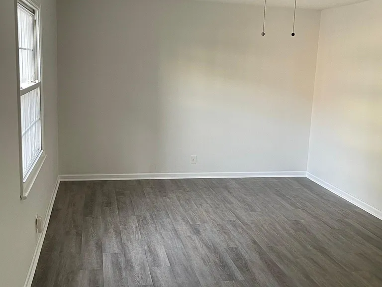 939 Green St SE — Photo 5