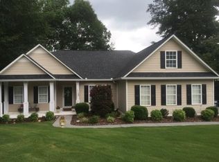 112 Valley Cir, Calhoun, GA 30701